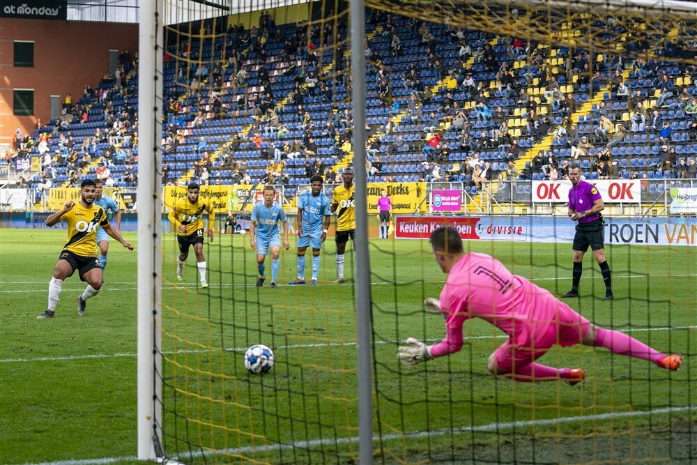 Hoofdrol voor doelman Vincent Müller bij nederlaag Jong PSV; image source: Pro Shots
